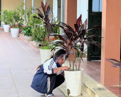 Học sinh trường PTDTBT THCS Keo Lôm dọn vệ sinh chuẩn bị Lễ tổng kết năm học.